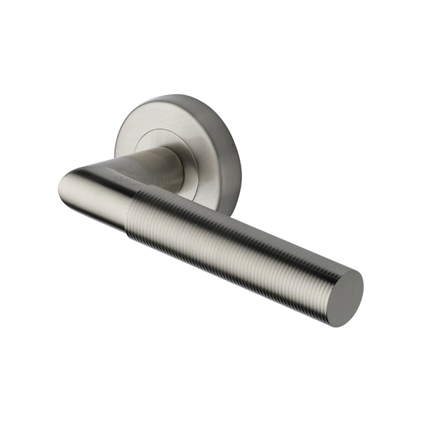 BAUHAUS REEDED LEVER HANDLE ON ROUND ROSE